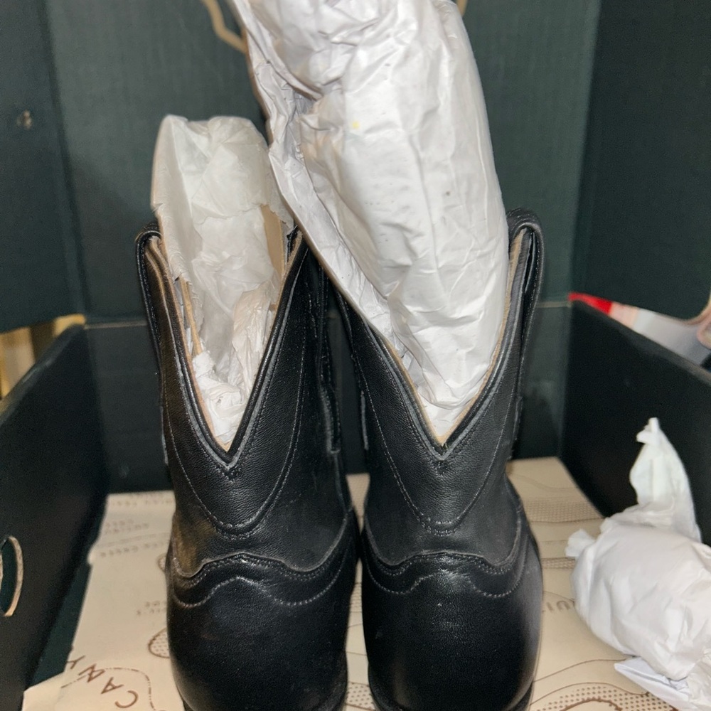 Round toe
6 ½” shaft
1 ¾” angled heel